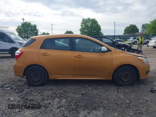 2009 Toyota Matrix z VIN 2T1KU40E29C012878, wystawiony jako IAAI lot #42177978 z przebiegiem 119 897 mil mil oraz . Historia ofert i sprzedaży dostępna na DreamBid. Obrazek 12.