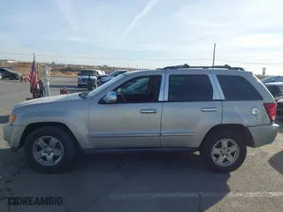 2007 Jeep Grand Cherokee Laredo with VIN 1J8GS48KX7C526661, listed as a IAAI auction lot 41481024 with 177,688 mi miles. Bid and sale history available at carsss.com. Image 14.