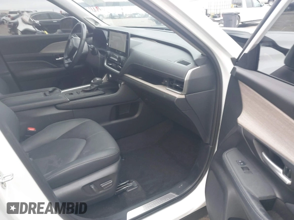 2024 Toyota Highlander XLE z VIN 5TDAAAA57RS001044, wystawiony jako IAAI lot #41132787 z przebiegiem 18 654 mil mil oraz . Historia ofert i sprzedaży dostępna na DreamBid. Obrazek 5.