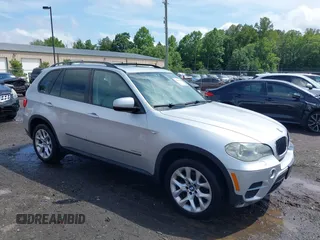 2012 BMW X5 35i с VIN 5UXZV4C58CL753705, выставлен на аукционе IAAI как лот 42518308 с пробегом 106 083 миль миль и . История ставок и продаж доступна на DreamBid. Изображение 1.