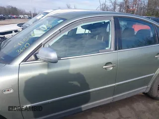 2002 Volkswagen Passat z VIN WVWPD23B42P070347, wystawiony jako IAAI lot #41546173 z przebiegiem 303 916 mil mil oraz . Historia ofert i sprzedaży dostępna na DreamBid. Obrazek 6.
