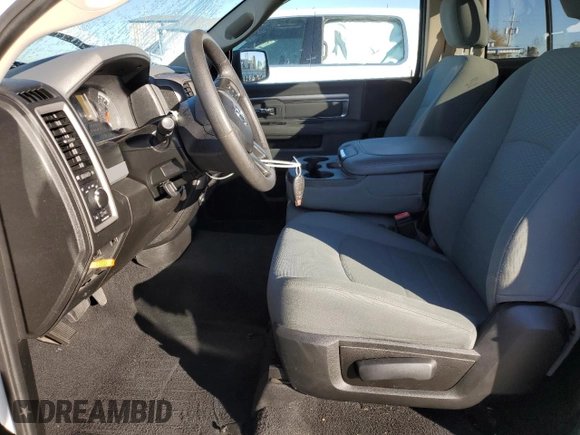 2020 Ram 1500 Tradesman z VIN 3C6JR6DT0LG138856, wystawiony jako Copart lot #81041414 z przebiegiem 55 137 mil mil oraz Szkoda całkowita • Salvage title. Historia ofert i sprzedaży dostępna na DreamBid. Obrazek 7.