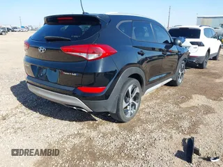 2017 Hyundai Tucson Sport z VIN KM8J33A23HU490270, wystawiony jako IAAI lot #42042967 z przebiegiem 121 660 mil mil oraz . Historia ofert i sprzedaży dostępna na DreamBid. Obrazek 4.