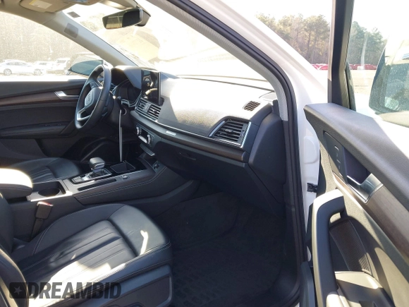 2023 Audi Q5 S line Premium Plus z VIN WA1EAAFY3P2116212, wystawiony jako IAAI lot #41779665 z przebiegiem 32 605 mil mil oraz . Historia ofert i sprzedaży dostępna na DreamBid. Obrazek 5.
