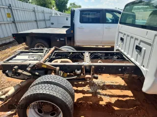 2008 Ford F-450 XL z VIN 1FDXF47R08EE56101, wystawiony jako Copart lot #64378555 z przebiegiem 51 314 mil mil oraz Czysty tytuł • Clean title. Historia ofert i sprzedaży dostępna na DreamBid. Obrazek 10.
