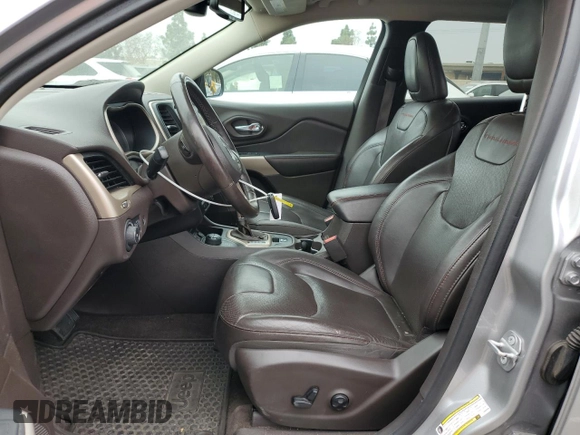2018 Jeep Cherokee Trailhawk z VIN 1C4PJMBB8JD582506, wystawiony jako Copart lot #47898025 z przebiegiem 72 674 mil mil oraz Szkoda całkowita • Salvage title. Historia ofert i sprzedaży dostępna na DreamBid. Obrazek 7.
