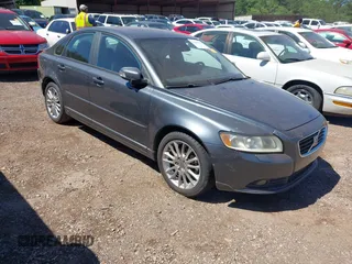 2009 Volvo S40 2.4L z VIN YV1MS382892460831, wystawiony jako IAAI lot #42294332 z przebiegiem 239 841 mil mil oraz . Historia ofert i sprzedaży dostępna na DreamBid. Obrazek 1.