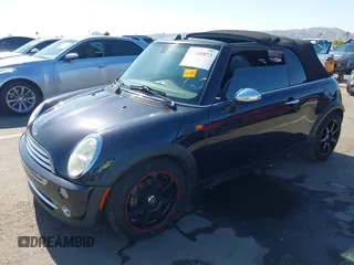 2008 MINI Convertible z VIN WMWRF33528TF67495, wystawiony jako IAAI lot #42305873 z przebiegiem 111 264 mil mil oraz . Historia ofert i sprzedaży dostępna na DreamBid. Obrazek 16.