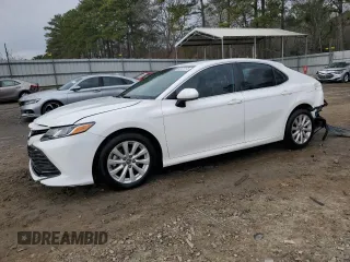 2020 Toyota Camry LE with VIN 4T1C11AK0LU889763, listed as a Copart auction lot 43475175 with 59,186 mi miles and Salvage Title. Bid and sale history available at carsss.com. Image 1.