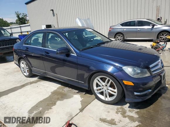 2013 Mercedes-Benz C 300 Sport с VIN WDDGF8AB9DR252462, выставлен на аукционе Copart как лот 62599095 с пробегом 132 670 миль миль и Списание • Salvage title. История ставок и продаж доступна на DreamBid. Изображение 4.