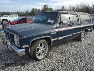 1988 GMC Suburban z VIN 1GKER16K5JF536794, wystawiony jako Copart lot #49308115 z przebiegiem 95 416 mil mil oraz Tytuł czysty. Historia ofert i sprzedaży dostępna na DreamBid. Obrazek 1.