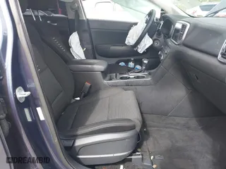 2020 Kia Sportage LX with VIN KNDPM3AC3L7713581, listed as a IAAI auction lot 40255286 with 90,221 mi miles. Bid and sale history available at carsss.com. Image 5.