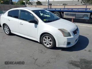 2012 Nissan Sentra S z VIN 3N1AB6AP3CL663327, wystawiony jako IAAI lot #42541388 z przebiegiem 131 662 mil mil oraz . Historia ofert i sprzedaży dostępna na DreamBid. Obrazek 1.