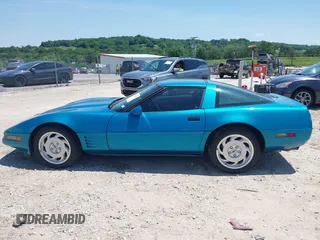 1992 Chevrolet Corvette z VIN 1G1YY23P6N5111770, wystawiony jako IAAI lot #42366542 z przebiegiem 39 505 mil mil oraz . Historia ofert i sprzedaży dostępna na DreamBid. Obrazek 14.
