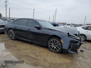 2023 BMW i7 xDrive60 z VIN WBY53EJ02PCL63724, wystawiony jako Copart lot #86049074 z przebiegiem 46 865 mil mil oraz Szkody całkowita. Historia ofert i sprzedaży dostępna na DreamBid. Obrazek 4.