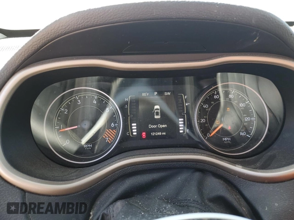 2015 Jeep Cherokee Latitude z VIN 1C4PJMCB2FW734385, wystawiony jako Copart lot #57333805 z przebiegiem 121 249 mil mil oraz Szkoda całkowita • Salvage title. Historia ofert i sprzedaży dostępna na DreamBid. Obrazek 9.