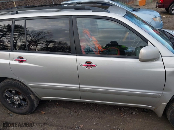 2004 Toyota Highlander with VIN JTEEP21A640060919, listed as a IAAI auction lot 41157455 with 126,227 mi miles. Bid and sale history available at carsss.com. Image 13.