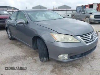 2012 Lexus ES 330 z VIN JTHBK1EG0C2498108, wystawiony jako IAAI lot #42410806 z przebiegiem 136 382 mil mil oraz . Historia ofert i sprzedaży dostępna na DreamBid. Obrazek 1.