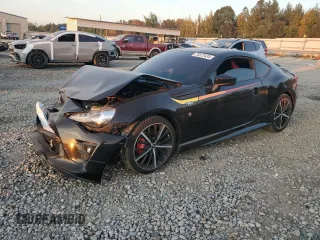 2019 Toyota 86 GT z VIN JF1ZNAE10K9702629, wystawiony jako Copart lot #43239885 z przebiegiem 72 261 mil mil oraz Szkoda całkowita • Salvage title. Historia ofert i sprzedaży dostępna na DreamBid. Obrazek 1.