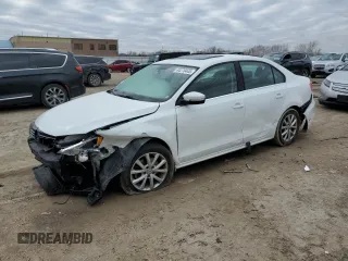 2014 Volkswagen Jetta Sedan SE w/Connectivity/Sunroof PZEV with VIN 3VWD17AJ1EM442494, listed as a Copart auction lot 44270445 with 130,170 mi miles and Salvage Title. Bid and sale history available at carsss.com. Image 1.