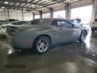 2017 Dodge Challenger SXT z VIN 2C3CDZAG8HH613593, wystawiony jako Copart lot #71003954 z przebiegiem 89 441 mil mil oraz Szkoda całkowita • Salvage title. Historia ofert i sprzedaży dostępna na DreamBid. Obrazek 3.