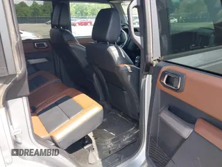 2023 Ford Bronco z VIN 1FMEE5DPXPLB06603, wystawiony jako IAAI lot #42183408 z przebiegiem 22 272 mil mil oraz . Historia ofert i sprzedaży dostępna na DreamBid. Obrazek 8.