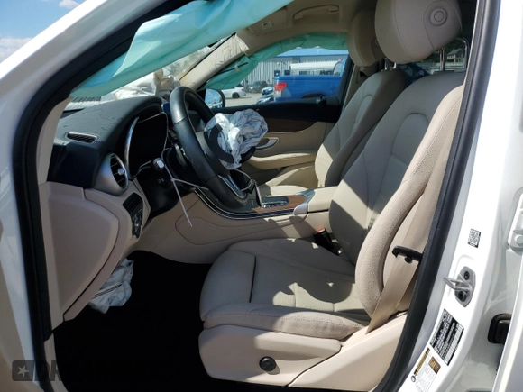 2022 Mercedes-Benz GLC 300 z VIN W1N0G8EB8NV395178, wystawiony jako Copart lot #55871945 z przebiegiem 12 210 mil mil oraz Szkoda całkowita • Salvage title. Historia ofert i sprzedaży dostępna na DreamBid. Obrazek 7.