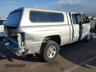 1998 Dodge 1500 z VIN 1B7HC13Y1WJ115002, wystawiony jako IAAI lot #41434924 z przebiegiem Nie podano mil oraz . Historia ofert i sprzedaży dostępna na DreamBid. Obrazek 4.