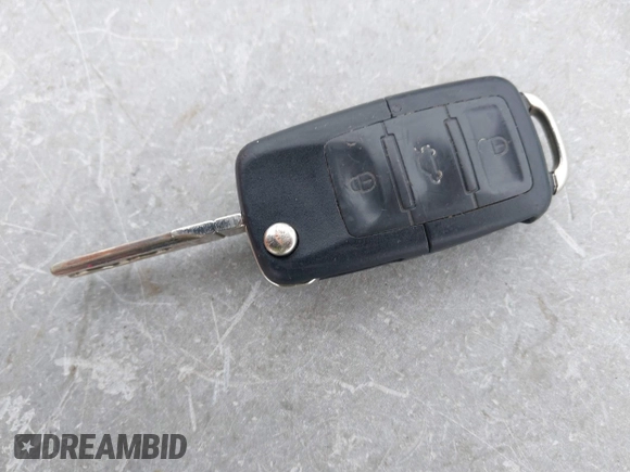 2010 Volkswagen Beetle with VIN 3VWRG3AG3AM024689, listed as a IAAI auction lot 41037756 with 102,180 mi miles and . Bid and sale history available at DreamBid. Image 11.