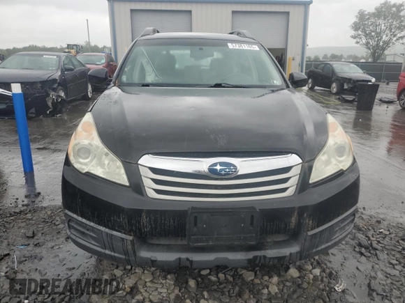 2011 Subaru Outback 2.5i z VIN 4S4BRBAC9B3353790, wystawiony jako Copart lot #57381165 z przebiegiem 175 761 mil mil oraz Szkody całkowita. Historia ofert i sprzedaży dostępna na DreamBid. Obrazek 5.