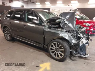 2024 Audi Q7 Premium Plus z VIN WA1LCBF71RD004059, wystawiony jako IAAI lot #42049719 z przebiegiem 10 651 mil mil oraz . Historia ofert i sprzedaży dostępna na DreamBid. Obrazek 1.