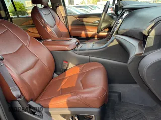 2017 Cadillac Escalade ESV Premium Luxury z VIN 1GYS4JKJ7HR346802, wystawiony jako Copart lot #50456265 z przebiegiem 153 186 mil mil oraz Szkoda całkowita • Salvage title. Historia ofert i sprzedaży dostępna na DreamBid. Obrazek 5.