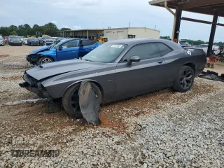 2019 Dodge Challenger R/T with VIN 2C3CDZBT4KH756527, listed as a Copart auction lot 61341685 with 143,730 mi miles and Salvage title. Bid and sale history available at DreamBid. Image 1.