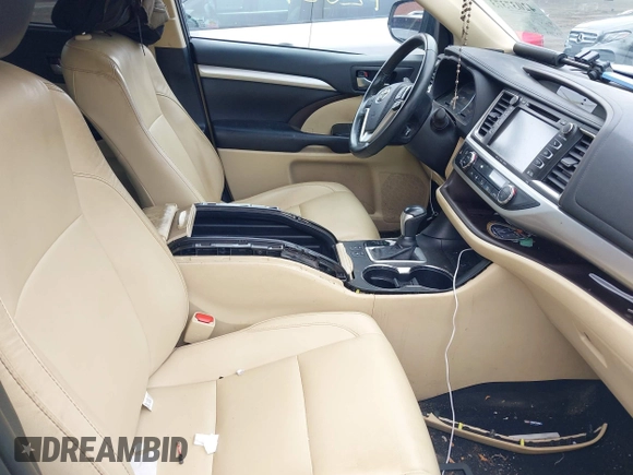 2019 Toyota Highlander SE with VIN 5TDJZRFH3KS629568, listed as a IAAI auction lot 42037373 with 93,358 mi miles and . Bid and sale history available at DreamBid. Image 5.