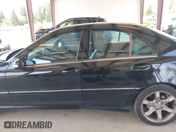 2007 Mercedes-Benz C 230 Sport z VIN WDBRF52H17F931750, wystawiony jako IAAI lot #42207507 z przebiegiem 164 202 mil mil oraz . Historia ofert i sprzedaży dostępna na DreamBid. Obrazek 14.