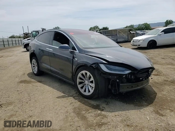 2017 Tesla Model X 90D z VIN 5YJXCDE21HF056145, wystawiony jako Copart lot #55128995 z przebiegiem 86 314 mil mil oraz Szkody całkowita. Historia ofert i sprzedaży dostępna na DreamBid. Obrazek 14.