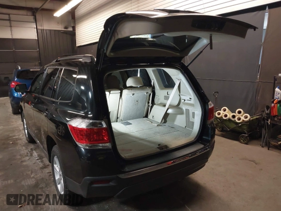 2013 Toyota Highlander with VIN 5TDZA3EH8DS032069, listed as a IAAI auction lot 41795444 with 158,920 mi miles and . Bid and sale history available at DreamBid. Image 3.