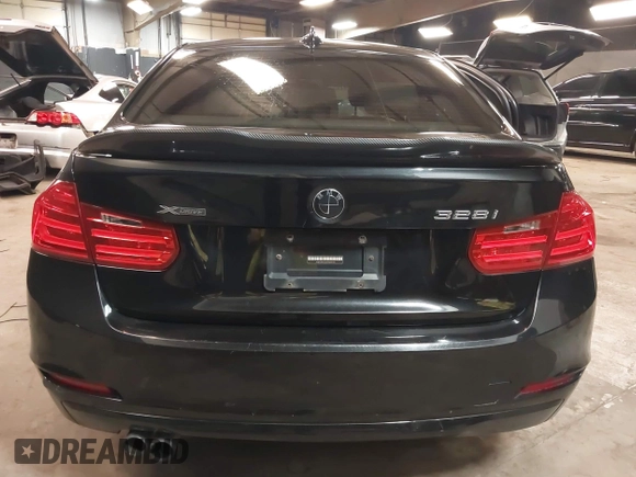 2015 BMW 3 Series 328i xDrive с VIN WBA3B5G55FNS13718, выставлен на аукционе IAAI как лот 42264153 с пробегом 180 428 миль миль и . История ставок и продаж доступна на DreamBid. Изображение 16.