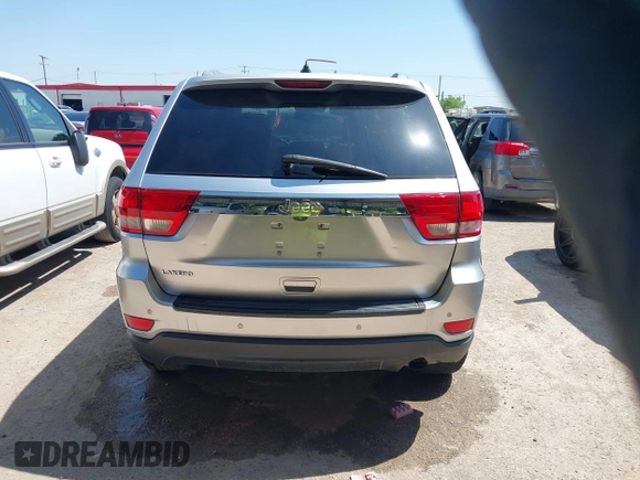 2012 Jeep Grand Cherokee Laredo with VIN 1C4RJEAG4CC167557, listed as a IAAI auction lot 42047720 with 195,631 mi miles. Bid and sale history available at carsss.com. Image 17.