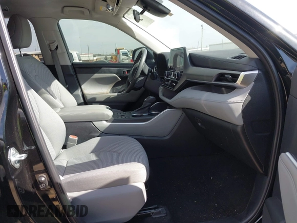 2023 Toyota Highlander L z VIN 5TDKDRBH8PS039060, wystawiony jako IAAI lot #41794375 z przebiegiem 47 745 mil mil oraz . Historia ofert i sprzedaży dostępna na DreamBid. Obrazek 5.