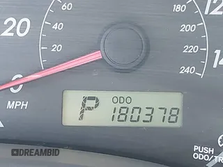 2010 Toyota Corolla z VIN 1NXBU4EE7AZ199417, wystawiony jako IAAI lot #42202363 z przebiegiem 180 378 mil mil oraz . Historia ofert i sprzedaży dostępna na DreamBid. Obrazek 16.