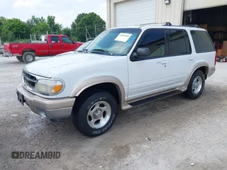 2000 Ford Explorer Eddie Bauer с VIN 1FMDU64E5YZB10754, выставлен на аукционе IAAI как лот 42410468 с пробегом 209 690 миль миль и . История ставок и продаж доступна на DreamBid. Изображение 2.