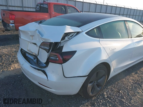 2019 Tesla Model 3 Mid Range z VIN 5YJ3E1EA8KF464681, wystawiony jako IAAI lot #42072104 z przebiegiem 83 451 mil mil oraz . Historia ofert i sprzedaży dostępna na DreamBid. Obrazek 19.