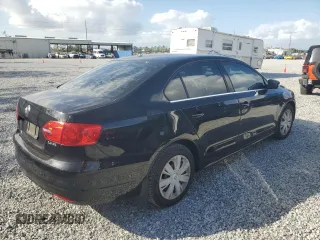 2013 Volkswagen Jetta SE z VIN 3VWDX7AJ2DM301057, wystawiony jako Copart lot #85076104 z przebiegiem 126 684 mil mil oraz Czysty tytuł • Clean title. Historia ofert i sprzedaży dostępna na DreamBid. Obrazek 3.