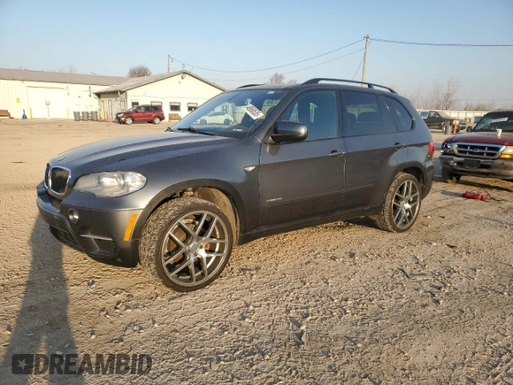 2013 BMW X5 xDrive35i z VIN 5UXZV4C54D0B06711, wystawiony jako Copart lot #48958535 z przebiegiem 201 650 mil mil oraz Czysty tytuł • Clean title. Historia ofert i sprzedaży dostępna na DreamBid. Obrazek 1.