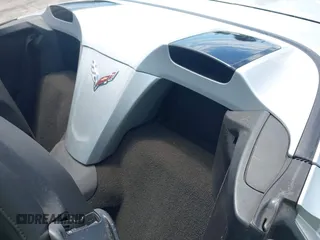 2014 Chevrolet Corvette Z51 3LT z VIN 1G1YM3D7XE5120603, wystawiony jako IAAI lot #42313984 z przebiegiem 64 199 mil mil oraz . Historia ofert i sprzedaży dostępna na DreamBid. Obrazek 8.