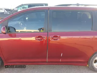 2018 Toyota Sienna LE Auto Access Seat with VIN 5TDKZ3DC2JS902975, listed as a IAAI auction lot 41313115 with 120,808 mi miles. Bid and sale history available at carsss.com. Image 14.