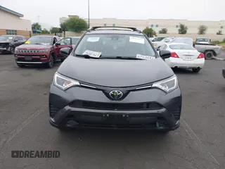 2017 Toyota RAV4 LE z VIN JTMZFREVXHJ107299, wystawiony jako IAAI lot #42422033 z przebiegiem 56 687 mil mil oraz . Historia ofert i sprzedaży dostępna na DreamBid. Obrazek 13.