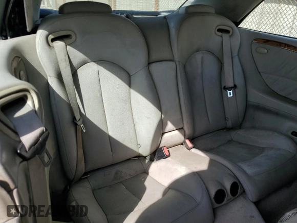 2004 Mercedes-Benz CLK 320 z VIN WDBTK65G24T032144, wystawiony jako Copart lot #48421025 z przebiegiem 157 180 mil mil oraz Szkody całkowita. Historia ofert i sprzedaży dostępna na DreamBid. Obrazek 10.
