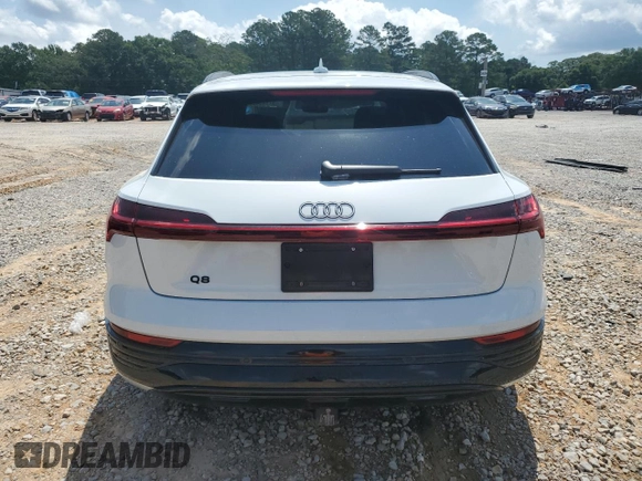 2024 Audi Q8 e-tron z VIN WA16AAGE9RB020144, wystawiony jako Copart lot #57145455 z przebiegiem 23 799 mil mil oraz Szkoda całkowita • Salvage title. Historia ofert i sprzedaży dostępna na DreamBid. Obrazek 6.